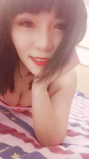 多情又温柔！青春性感的骚妞儿刚下水，只要300，操到赚到